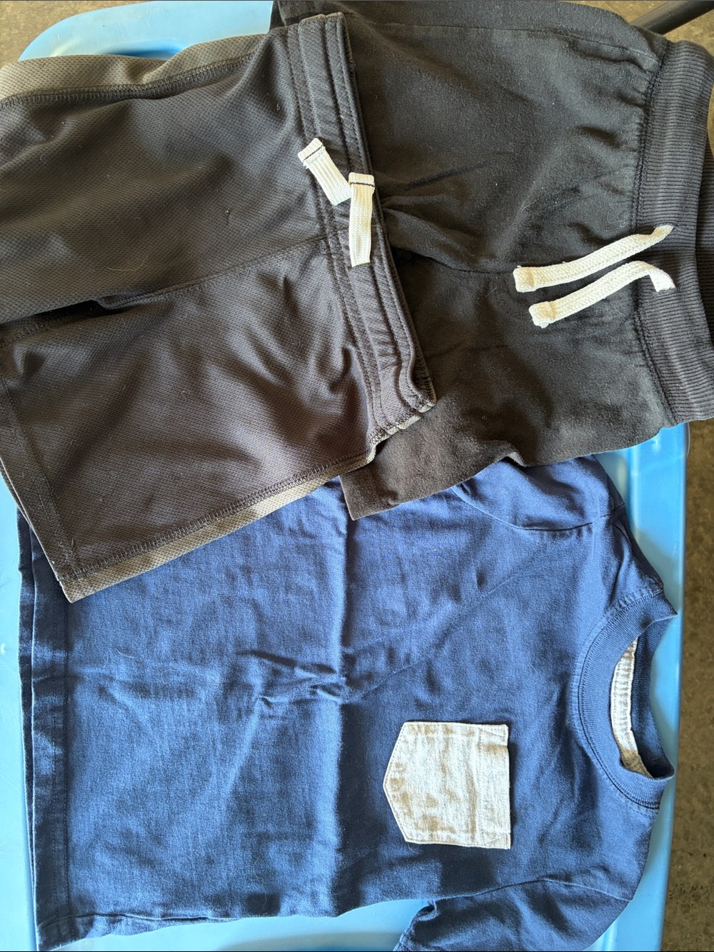 Size 2T boys clothes bundle - Picture 2 of 3